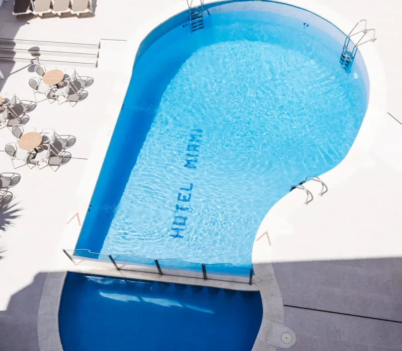 Imagen de la piscina del hotel Miami tomada desde arriba 3